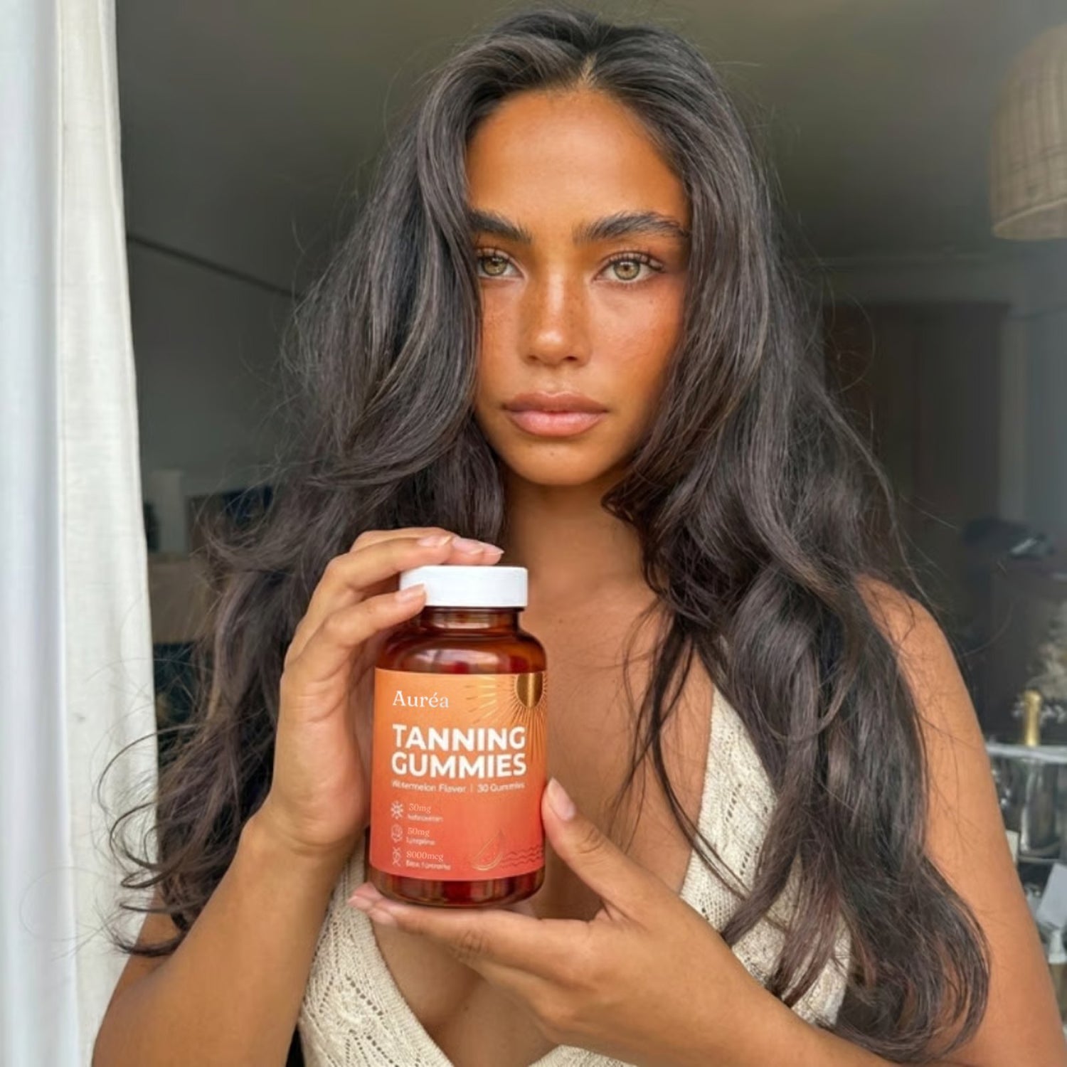 Happy brunette Auréa customer with a golden glow