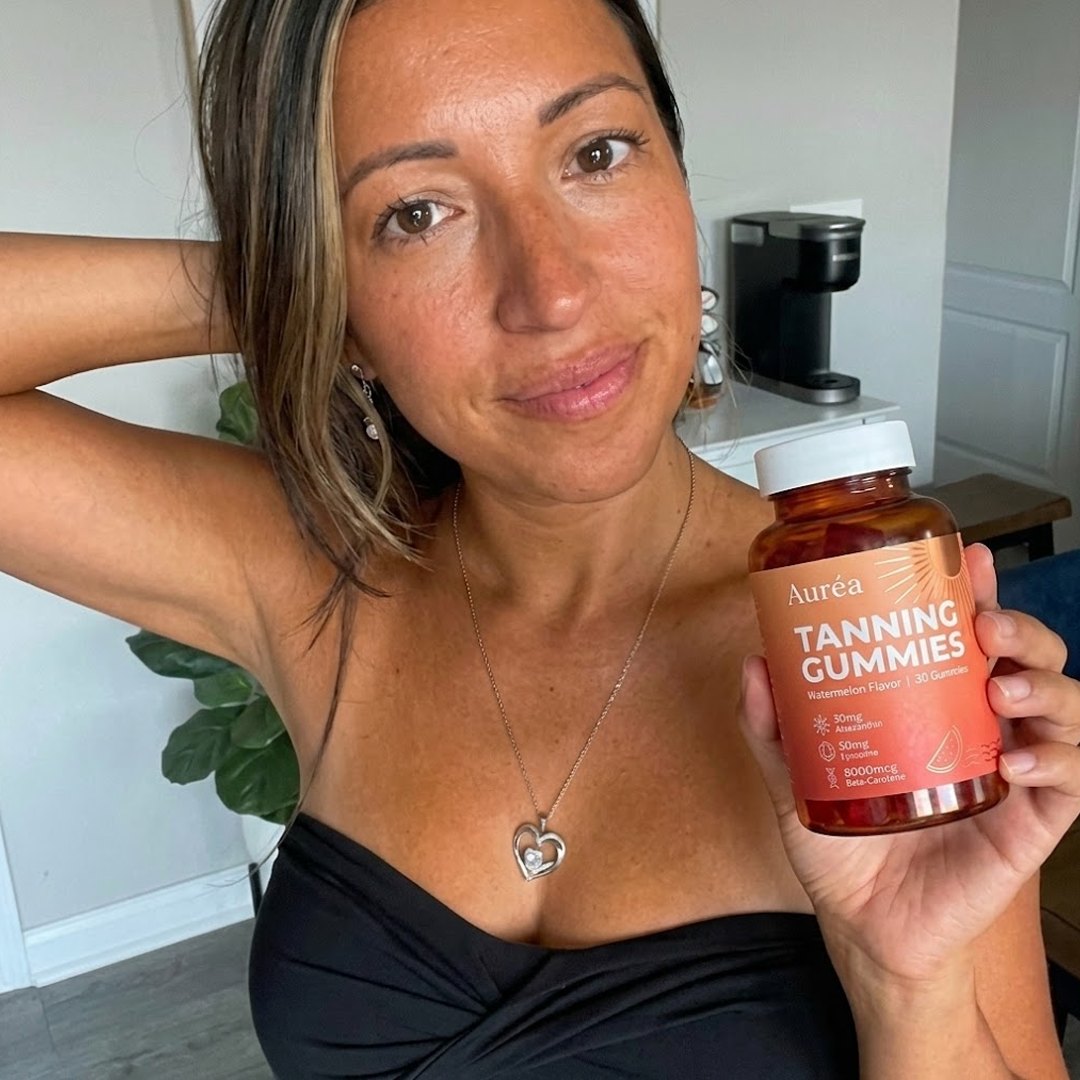 Auréa customer selfie, golden not orange glow